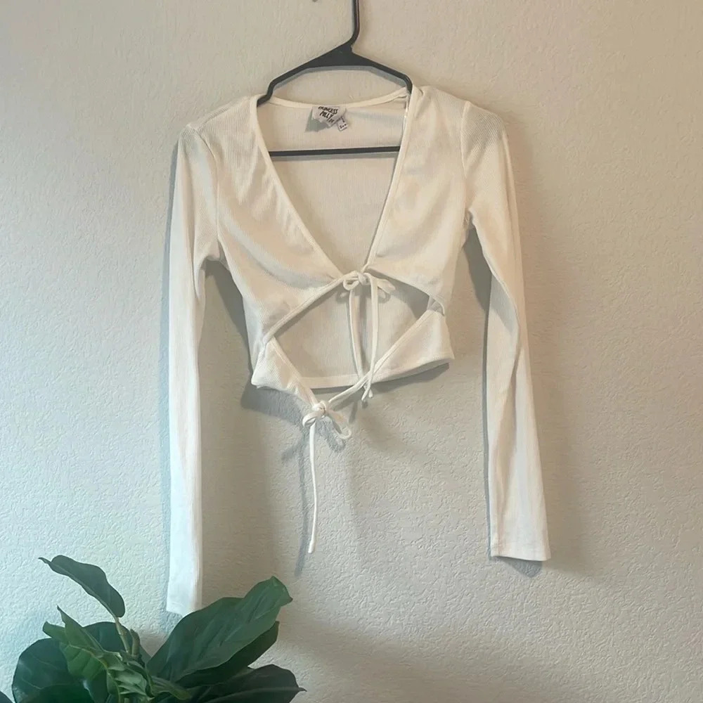 Princess Polly size 4 long sleeve tie crop top